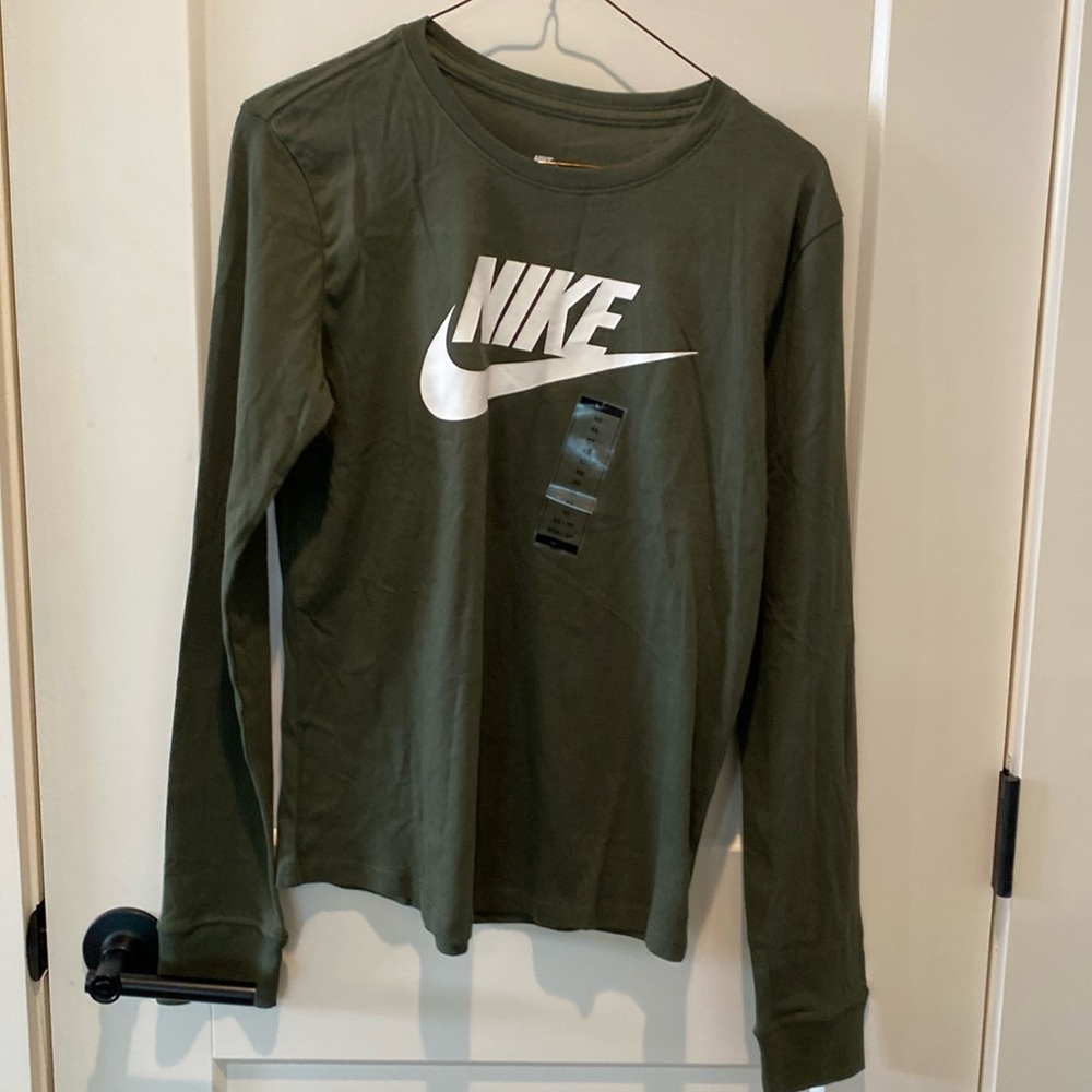 The Nike Tee. Women’s Long Sleeve Cotton Tee.